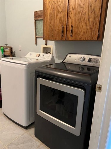 2134 21 Avenue, Coaldale, AB - Indoor Photo Showing Laundry Room