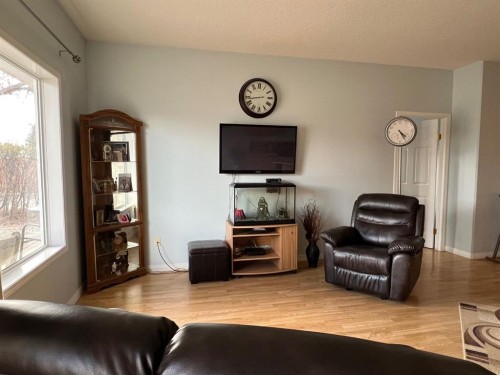 2134 21 Avenue, Coaldale, AB - Indoor Photo Showing Living Room