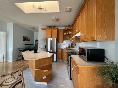 2134 21 Avenue, Coaldale, AB - Indoor Photo Showing Kitchen