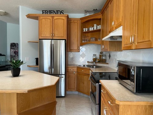 2134 21 Avenue, Coaldale, AB - Indoor Photo Showing Kitchen