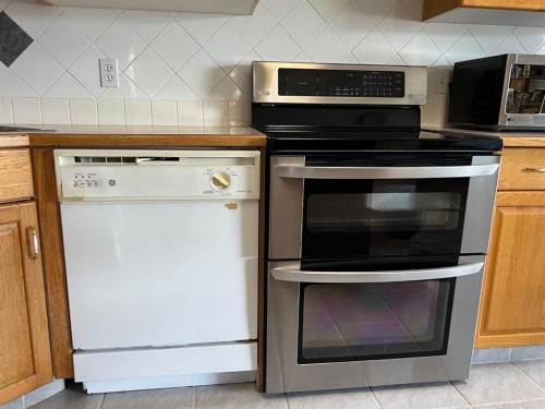 2134 21 Avenue, Coaldale, AB - Indoor Photo Showing Kitchen