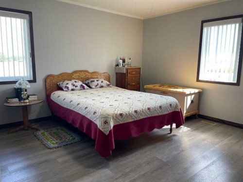 131010 Range Road 163, Vauxhall, AB - Indoor Photo Showing Bedroom