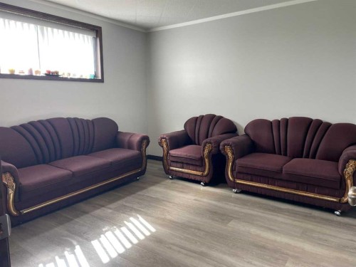 131010 Range Road 163, Vauxhall, AB - Indoor Photo Showing Living Room