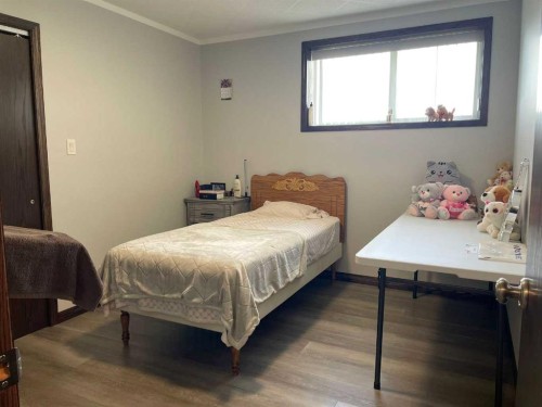 131010 Range Road 163, Vauxhall, AB - Indoor Photo Showing Bedroom