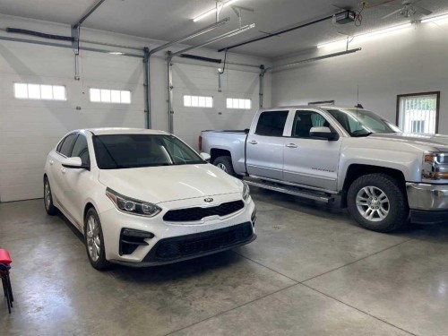 131010 Range Road 163, Vauxhall, AB - Indoor Photo Showing Garage
