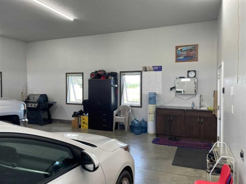 131010 Range Road 163, Vauxhall, AB - Indoor Photo Showing Garage