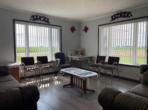 131010 Range Road 163, Vauxhall, AB - Indoor Photo Showing Living Room