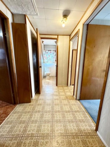 706 12 Street North, Lethbridge, AB - Indoor Photo Showing Other Room