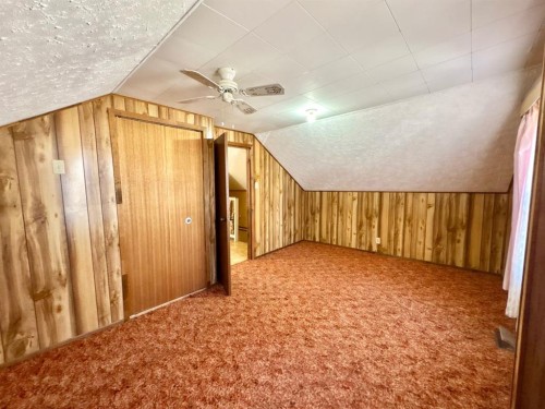 706 12 Street North, Lethbridge, AB - Indoor Photo Showing Other Room