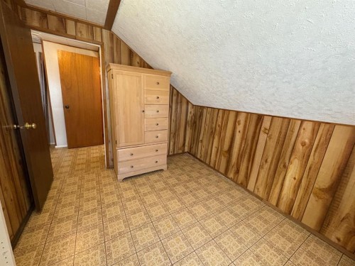 706 12 Street North, Lethbridge, AB - Indoor Photo Showing Other Room