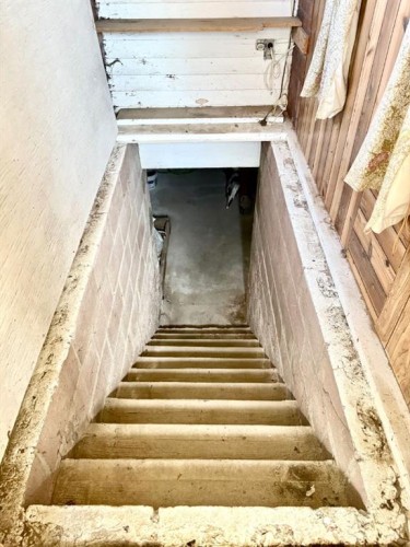 706 12 Street North, Lethbridge, AB - Indoor Photo Showing Other Room