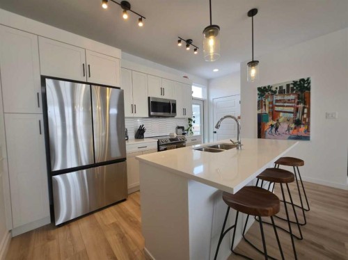 633 Blackwolf Boulevard North, Lethbridge, AB - Indoor Photo Showing Kitchen With Double Sink With Upgraded Kitchen