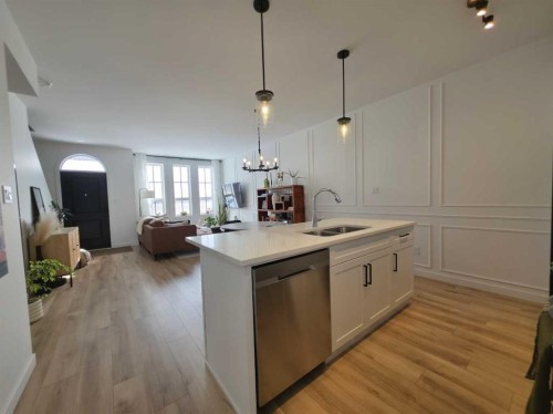 633 Blackwolf Boulevard North, Lethbridge, AB - Indoor Photo Showing Kitchen With Double Sink With Upgraded Kitchen