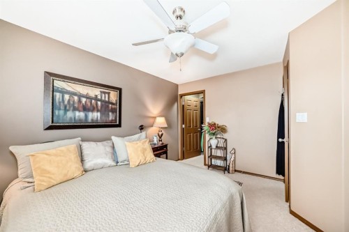 493 Squamish Lane West, Lethbridge, AB - Indoor Photo Showing Bedroom