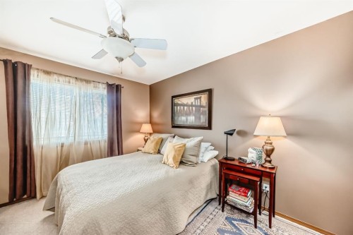 493 Squamish Lane West, Lethbridge, AB - Indoor Photo Showing Bedroom