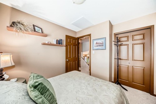 493 Squamish Lane West, Lethbridge, AB - Indoor Photo Showing Bedroom