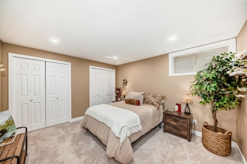 493 Squamish Lane West, Lethbridge, AB - Indoor Photo Showing Bedroom