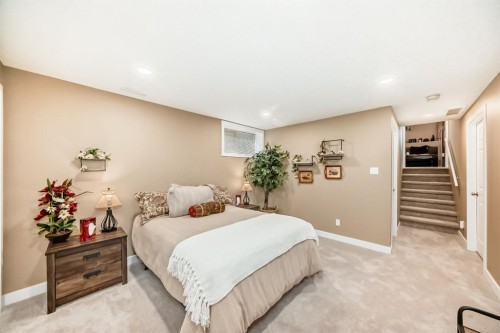 493 Squamish Lane West, Lethbridge, AB - Indoor Photo Showing Bedroom