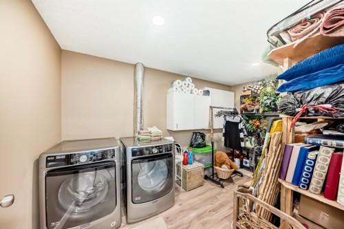 493 Squamish Lane West, Lethbridge, AB - Indoor Photo Showing Laundry Room