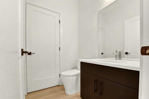 2514 44 Street South, Lethbridge, AB - Indoor Photo Showing Bathroom