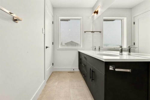 2514 44 Street South, Lethbridge, AB - Indoor Photo Showing Bathroom
