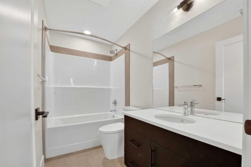 2514 44 Street South, Lethbridge, AB - Indoor Photo Showing Bathroom