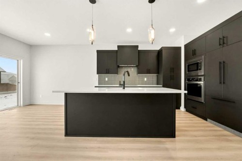 2514 44 Street South, Lethbridge, AB - Indoor Photo Showing Kitchen With Upgraded Kitchen