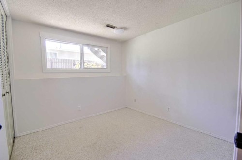 345 Laval Boulevard West, Lethbridge, AB - Indoor Photo Showing Other Room