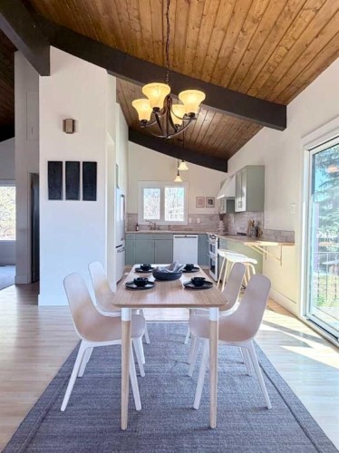 345 Laval Boulevard West, Lethbridge, AB - Indoor Photo Showing Dining Room