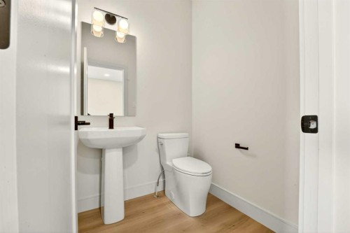 2518 44 Street South, Lethbridge, AB - Indoor Photo Showing Bathroom