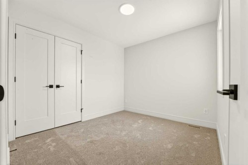 2518 44 Street South, Lethbridge, AB - Indoor Photo Showing Other Room