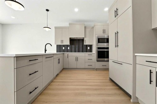 2518 44 Street South, Lethbridge, AB - Indoor Photo Showing Kitchen With Upgraded Kitchen