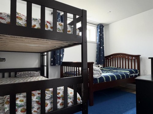 47 Blackwolf Pass North, Lethbridge, AB - Indoor Photo Showing Bedroom