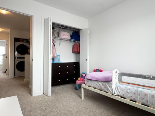 47 Blackwolf Pass North, Lethbridge, AB - Indoor Photo Showing Bedroom