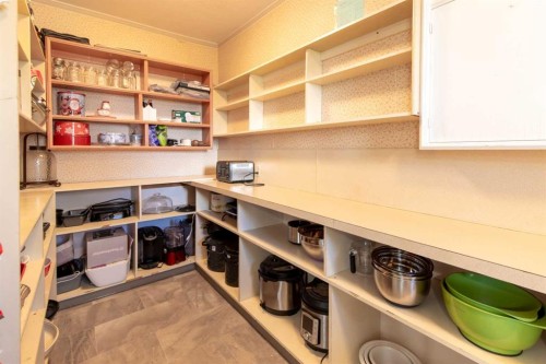 63004A Hwy 5, Welling, AB - Indoor