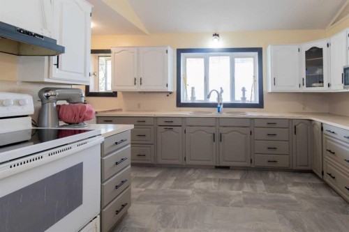 63004A Hwy 5, Welling, AB - Indoor Photo Showing Kitchen