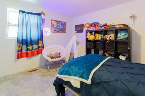 63004A Hwy 5, Welling, AB - Indoor Photo Showing Bedroom
