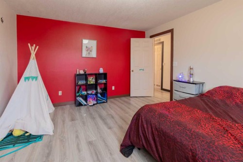 63004A Hwy 5, Welling, AB - Indoor Photo Showing Bedroom