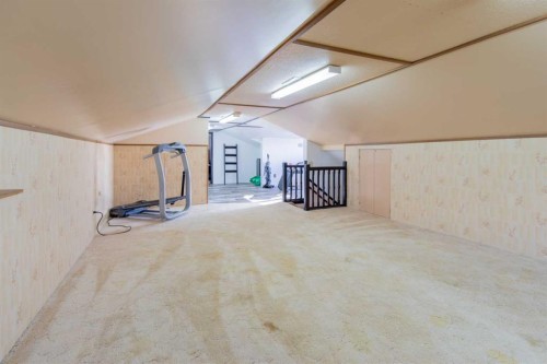 63004A Hwy 5, Welling, AB - Indoor Photo Showing Other Room