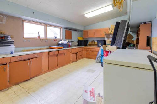 63004A Hwy 5, Welling, AB - Indoor Photo Showing Other Room