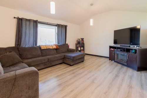 63004A Hwy 5, Welling, AB - Indoor Photo Showing Living Room