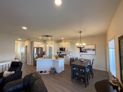 #502-1940 Parkside Way, Coaldale, AB - Indoor