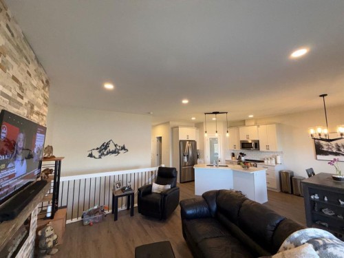 #502-1940 Parkside Way, Coaldale, AB - Indoor Photo Showing Living Room