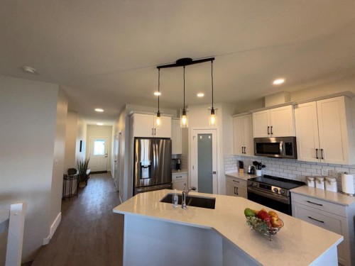 #502-1940 Parkside Way, Coaldale, AB - Indoor Photo Showing Kitchen With Upgraded Kitchen