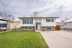 235 15 Street NORTHLethbridge, AB T1H 2X5