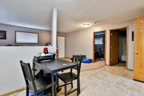38 St James Crescent North, Lethbridge, AB - Indoor