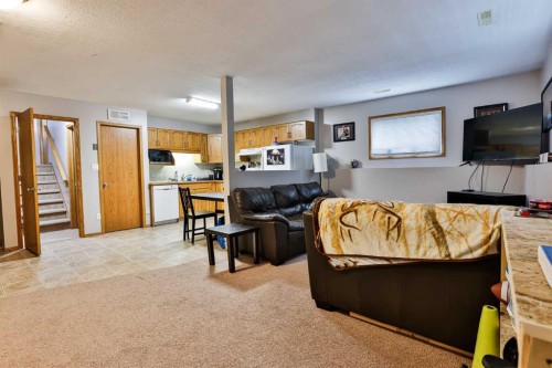 38 St James Crescent North, Lethbridge, AB - Indoor