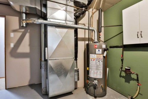 38 St James Crescent North, Lethbridge, AB - Indoor Photo Showing Basement