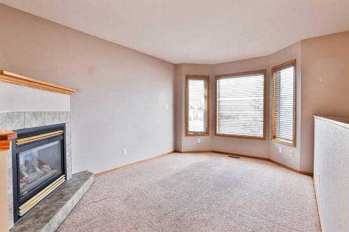 38 St James Crescent North, Lethbridge, AB - Indoor With Fireplace