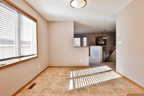 38 St James Crescent North, Lethbridge, AB - Indoor Photo Showing Other Room